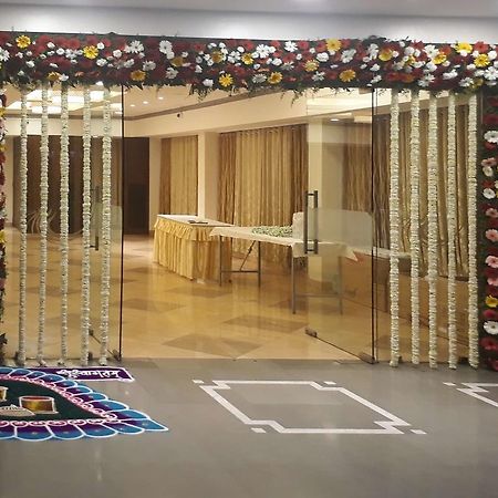 Hotel Utsav Deluxe Pune Eksteriør billede