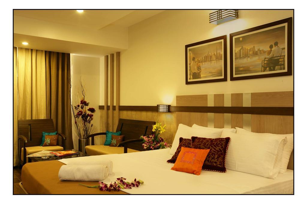 Hotel Utsav Deluxe Pune Eksteriør billede