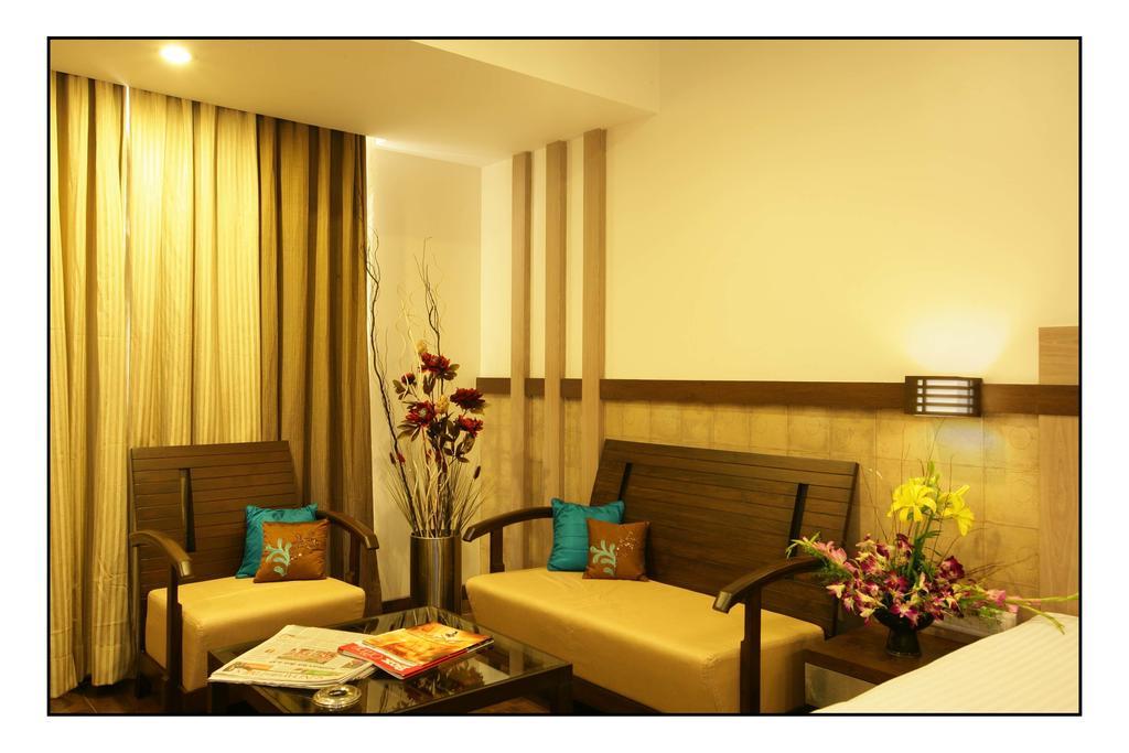 Hotel Utsav Deluxe Pune Eksteriør billede
