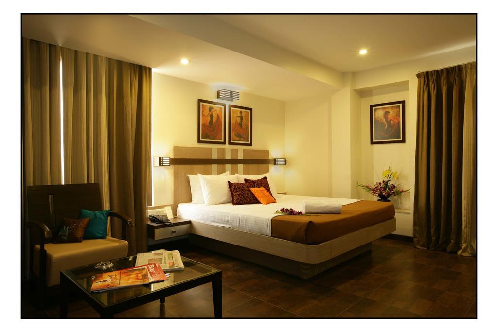 Hotel Utsav Deluxe Pune Eksteriør billede
