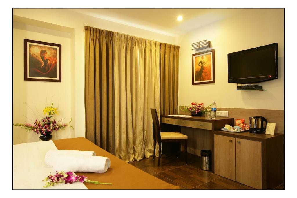 Hotel Utsav Deluxe Pune Værelse billede