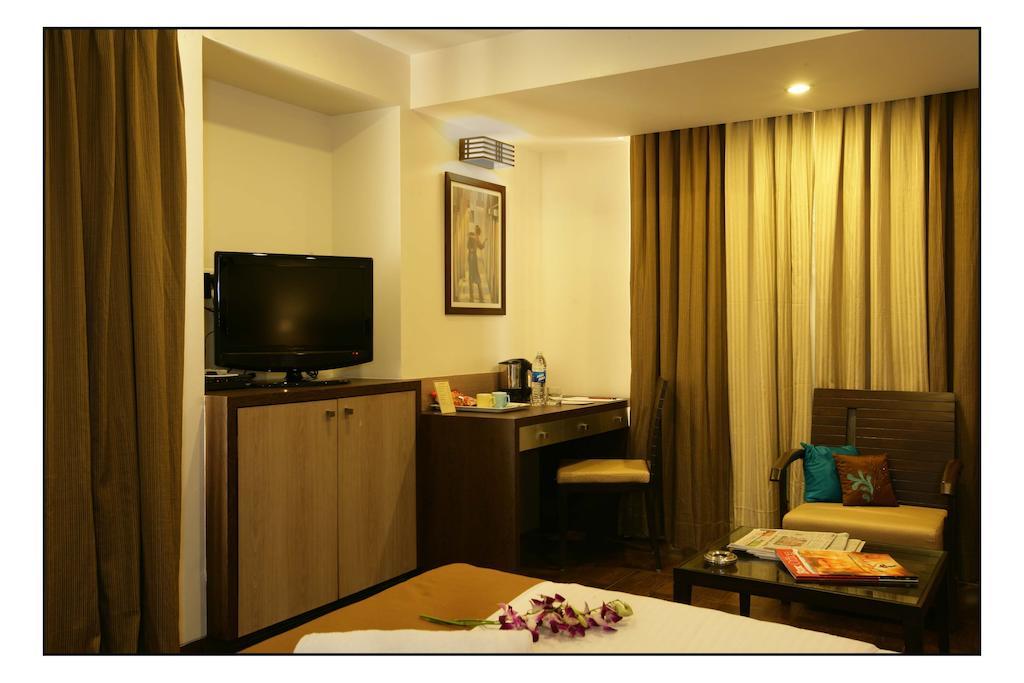 Hotel Utsav Deluxe Pune Værelse billede