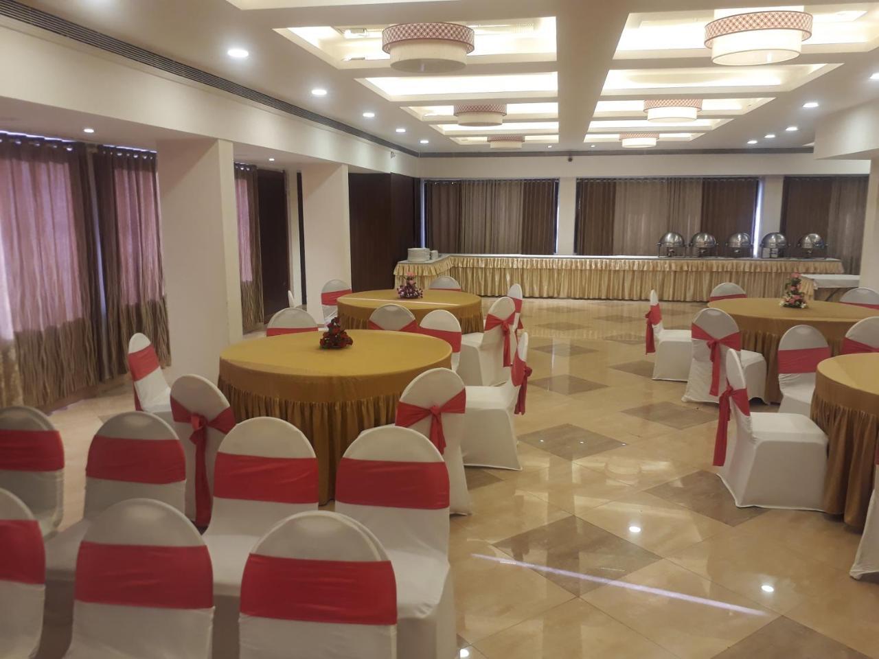 Hotel Utsav Deluxe Pune Eksteriør billede