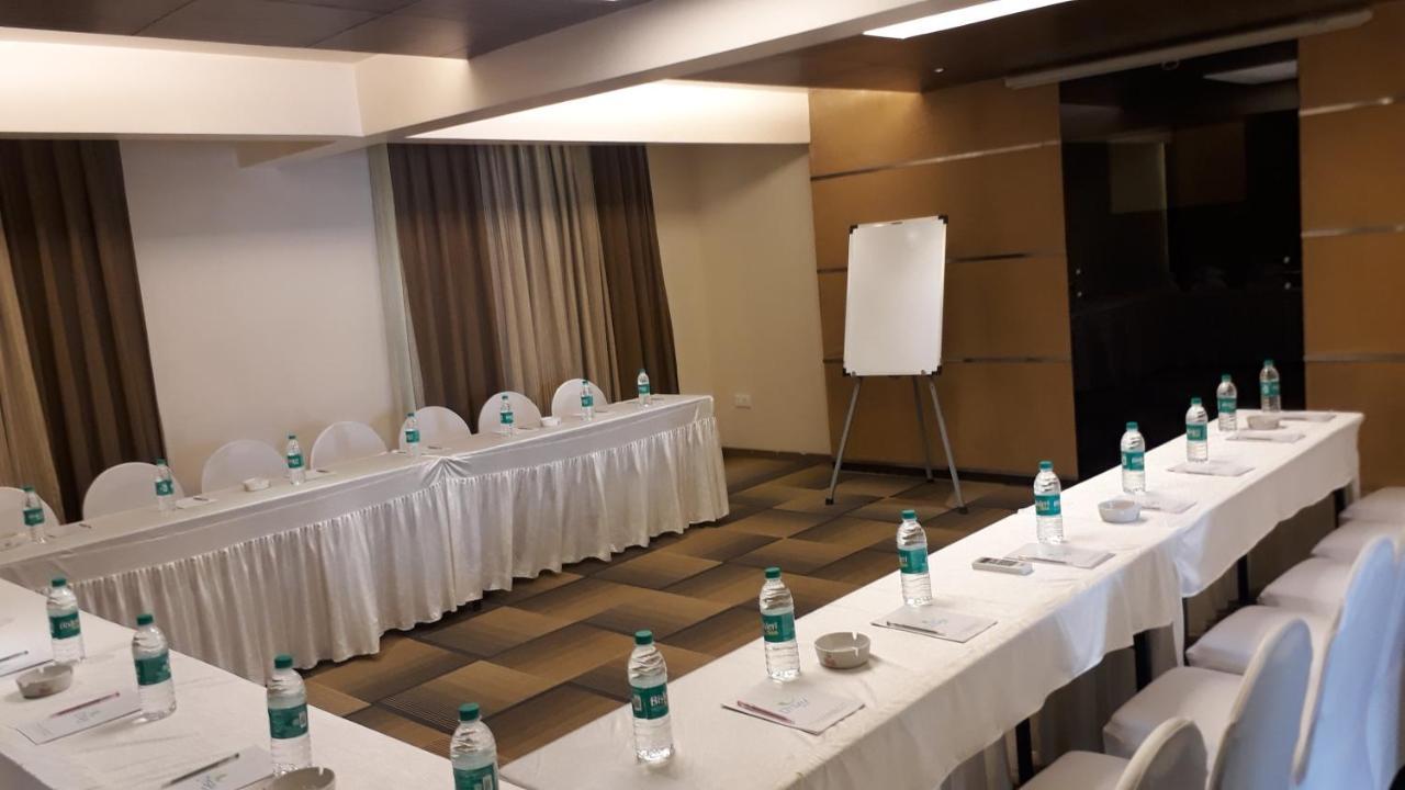 Hotel Utsav Deluxe Pune Eksteriør billede
