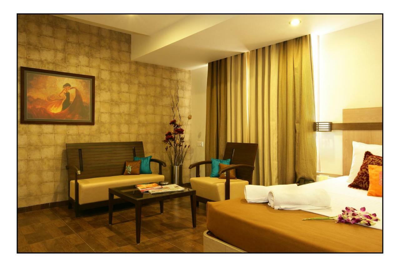 Hotel Utsav Deluxe Pune Eksteriør billede