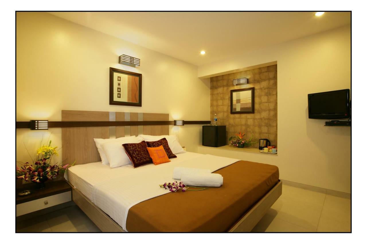 Hotel Utsav Deluxe Pune Eksteriør billede
