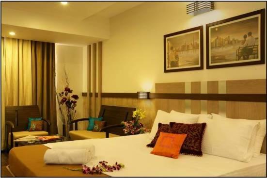 Hotel Utsav Deluxe Pune Eksteriør billede