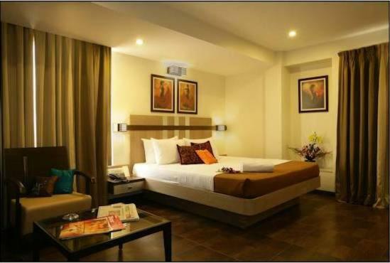 Hotel Utsav Deluxe Pune Eksteriør billede